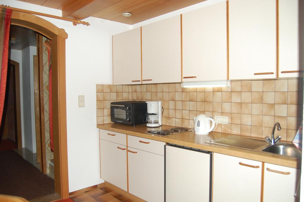 Haus Waldrast Apartment Elbigenalp Cameră foto