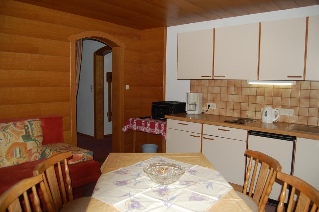 Haus Waldrast Apartment Elbigenalp Cameră foto